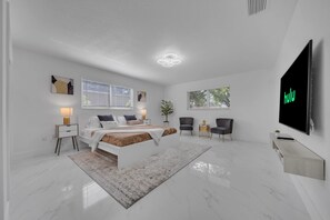 6 bedrooms, iron/ironing board, WiFi, bed sheets - Miami Casa Bella I Near Beaches, heated Pool. (North Miami)