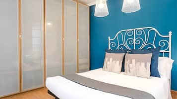 2 bedrooms, desk, iron/ironing board, travel crib