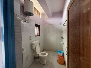 Deluxe Quadruple Room, City View | Bathroom - Ashray Homestay (Guwahati)