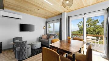 Rumah Eksekutif, 3 kamar tidur, pemandangan gunung | Makan di kamar