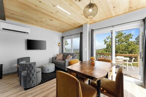 Executive House, 3 Bedrooms, Mountain View | In-room dining - Container Home (Omaha)