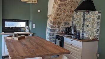 Mikroaaltouuni, uuni, liesi, syöttötuoli