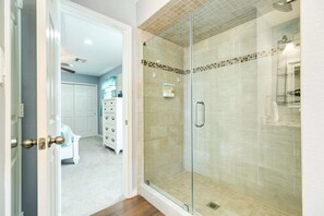 Shower, hair dryer, towels - Get Your Beach Retreat On at The Blue Crab! (Surfside Beach)