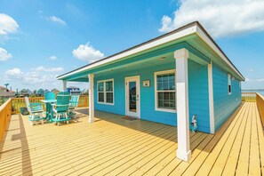 Outdoor dining - Get Your Beach Retreat On at The Blue Crab! (Surfside Beach)