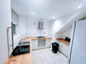 Ferienhaus | Eigene Küche | Kühlschrank, Mikrowelle, Ofen, Herdplatte