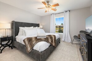 3 chambres, fer et planche à repasser, Wi-Fi, draps fournis