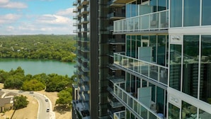 Exterior - Luxury Oasis - Rooftop pool & Rainey St access (Austin)