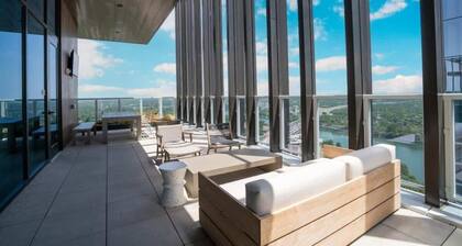 Luxury Rainey Condo • Pool & Gym • Walk to Bars