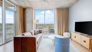 TV, offices - Luxury Oasis - Rooftop pool & Rainey St access (Austin)