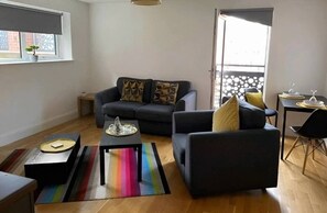 Living area - City Centre Duplex Sleeps 4 H55 (Hull)