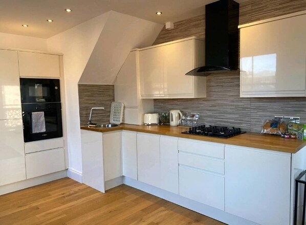 Private kitchen - City Centre Duplex Sleeps 4 H55 (Hull)