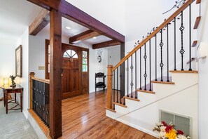 Interior - Spacious 3BR Redmond Home with Fireplace & BBQ (Redmond)