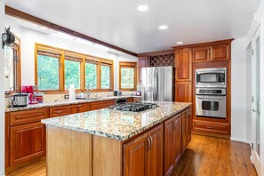 Fridge, microwave, oven, stovetop - Spacious 3BR Redmond Home with Fireplace & BBQ (Redmond)