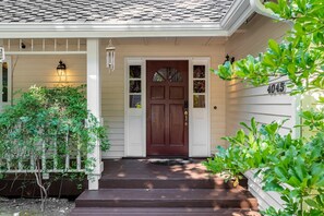 Exterior detail - Spacious 3BR Redmond Home with Fireplace & BBQ (Redmond)