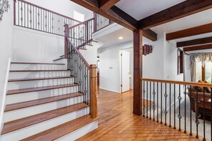 Interior - Spacious 3BR Redmond Home with Fireplace & BBQ (Redmond)