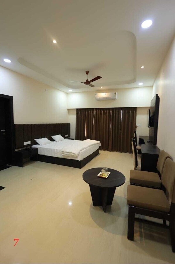 デラックス ダブルルーム | デスク、ノートパソコン用作業スペース、WiFi (無料)