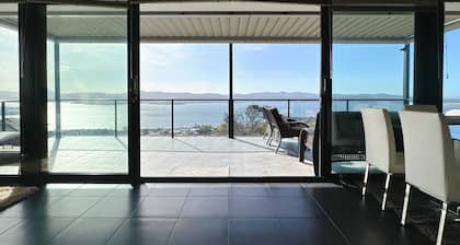 Oceanview Oasis - Close to CBD and Airport