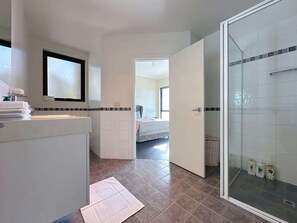 Shower, hair dryer, towels