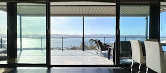 Oceanview Oasis - Close to CBD and Airport