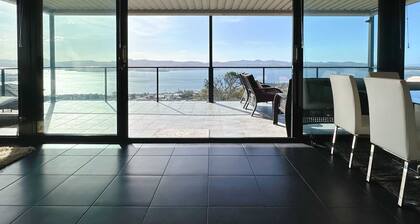 Oceanview Oasis - Close to CBD and Airport