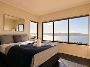 4 habitaciones, tabla de planchar con plancha, cuna de viaje y wifi