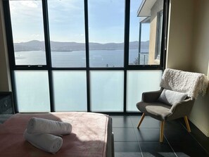 4 makuuhuonetta, silitysrauta/-lauta, vauvan matkasänky, Wi-Fi