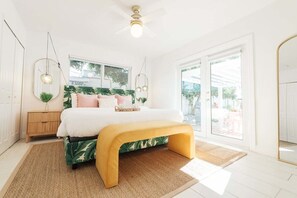 4 bedrooms, desk, WiFi, bed sheets