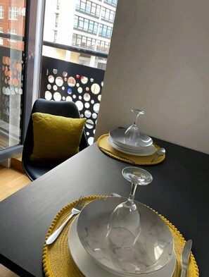 In-room dining - City Centre Duplex Sleeps 4 H1 (Hull)