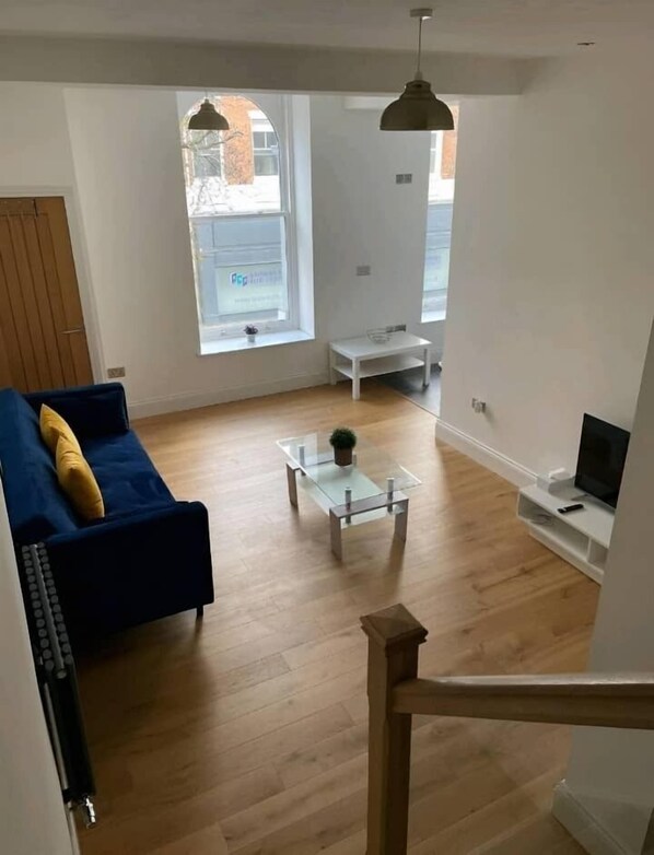 Living area - City Centre Duplex Sleeps 4 H1 (Hull)
