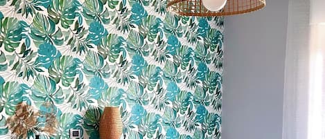 2 bedrooms, travel cot, WiFi, bed sheets