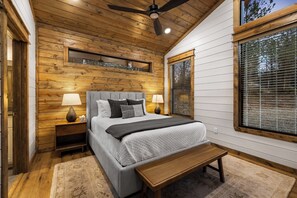 3 slaapkamers, een strijkplank/strijkijzer, wifi, beddengoed