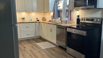 Refrigerador, microondas, horno, placa de cocina