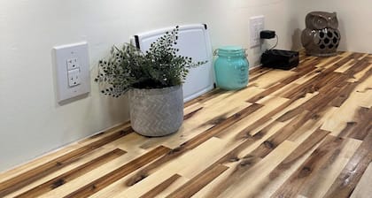 F & S Cottage : Pet Friendly + Laundry + WiFi