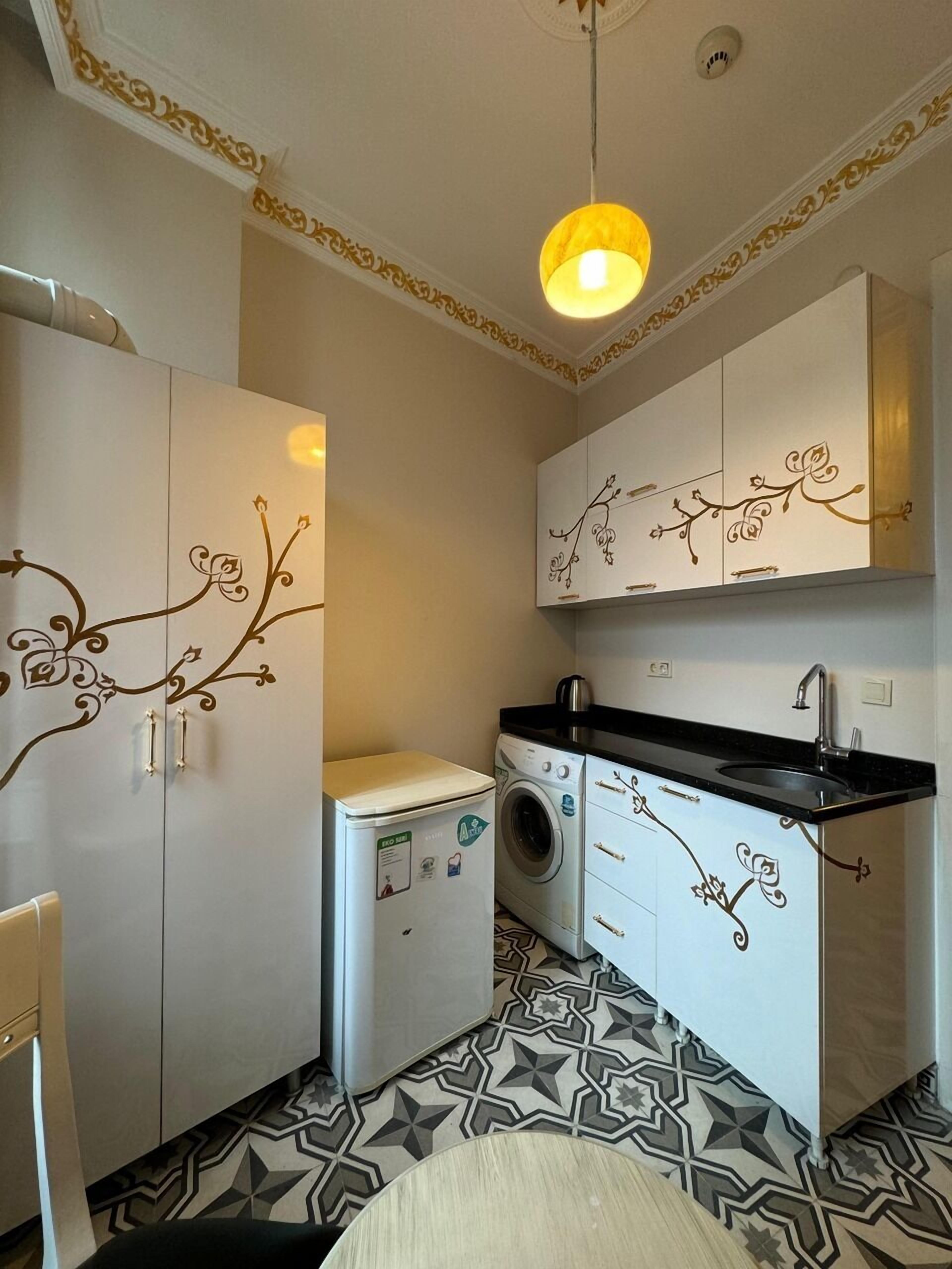 Family Room, City View | Private kitchenette