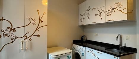 Family Room, City View | Private kitchenette