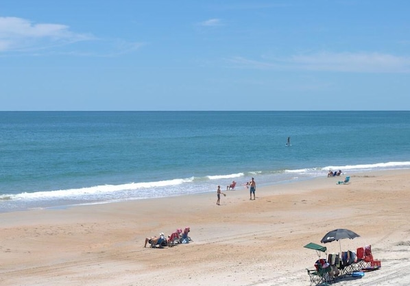 On the beach - Carolina Charm - Classic 3BR Oceanfront Cottage, Dog Friendly! (Surf City)