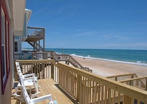 Property grounds - Carolina Charm - Classic 3BR Oceanfront Cottage, Dog Friendly! (Surf City)