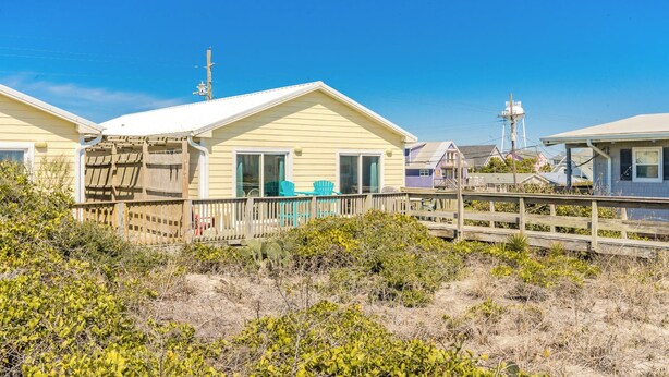 Property grounds - Abaco: Oceanfront 4BR retreat in Surf City. (Surf City)