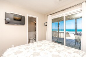4 bedrooms, iron/ironing board, free WiFi - Bilou's - Oceanfront! Dog Friendly! (North Topsail Beach)