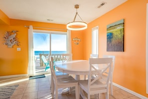 Dining - Fair Winds: Oceanfront 4-Bedroom getaway in Surf City, perfect for 10! (Surf City)