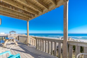 Outdoor dining - Fair Winds: Oceanfront 4-Bedroom getaway in Surf City, perfect for 10! (Surf City)