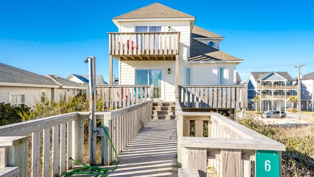Exterior - Fair Winds: Oceanfront 4-Bedroom getaway in Surf City, perfect for 10! (Surf City)