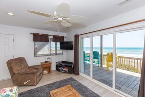 Living area - Fins To The Left -Oceanfront 3 BR. (Surf City)