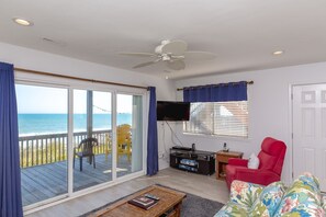 TV, books - Fins To The Right- Oceanfront 3 Br. (Surf City)