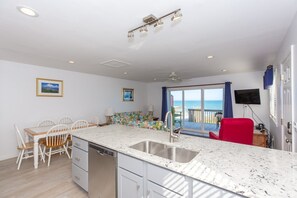 Interior - Fins To The Right- Oceanfront 3 Br. (Surf City)