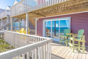 Outdoor dining - Fins To The Right- Oceanfront 3 Br. (Surf City)