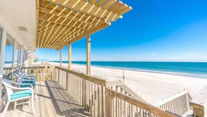 Beach - Happy Ours - Classic H-Plan Cottage Oceanfront 4 BR. (Surf City)