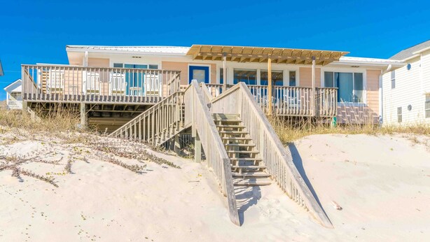 Exterior detail - Happy Ours - Classic H-Plan Cottage Oceanfront 4 BR. (Surf City)