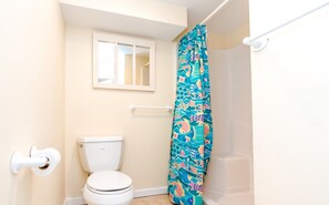 Shower - Happy Ours- oceanfront in Surf City (Surf City)