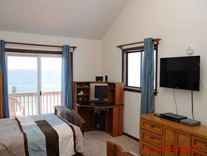 Room - Sea dog Oceanfront 3-Bedroom Surf City, perfect for 9 guests! (Surf City)